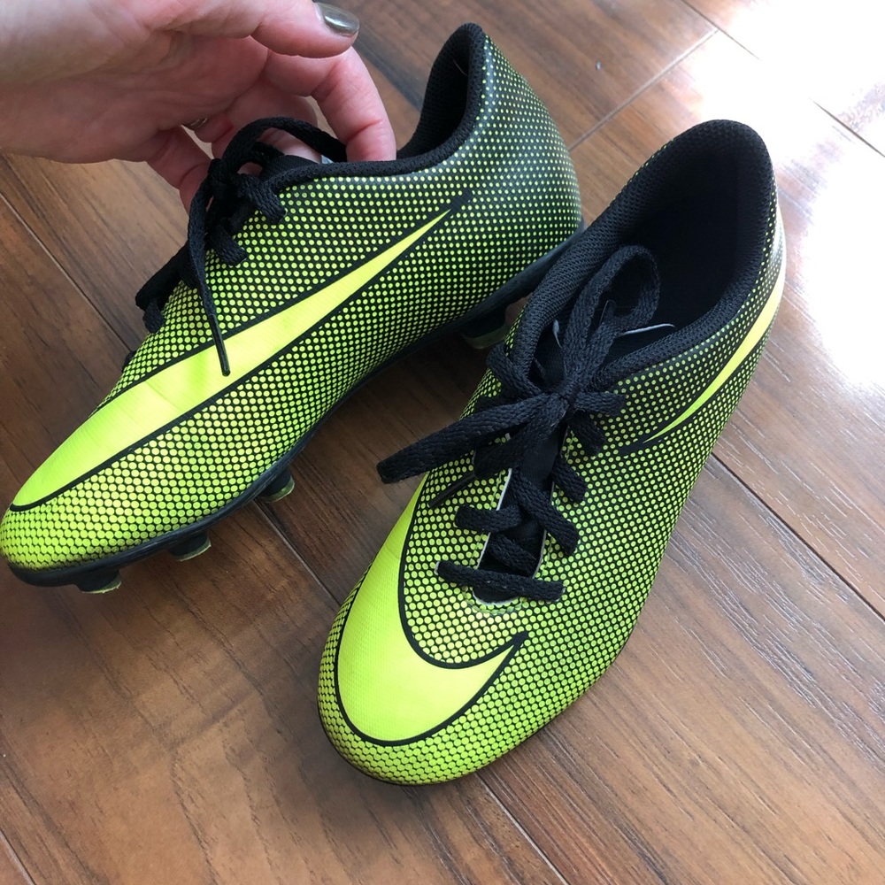 Nike ⚽️ soccer cleats size 2